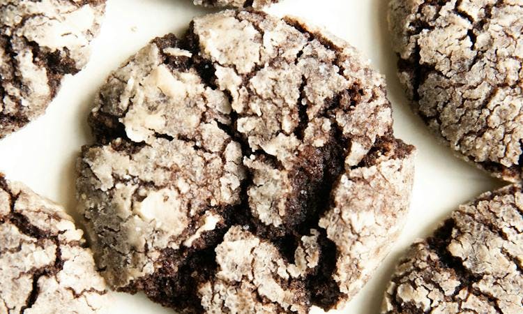 vegan chocolate crinkle cookies 