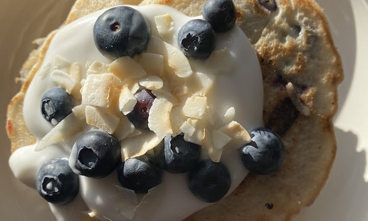 blueberry-pancakes-with-coconut-yoghurt-and-shavings