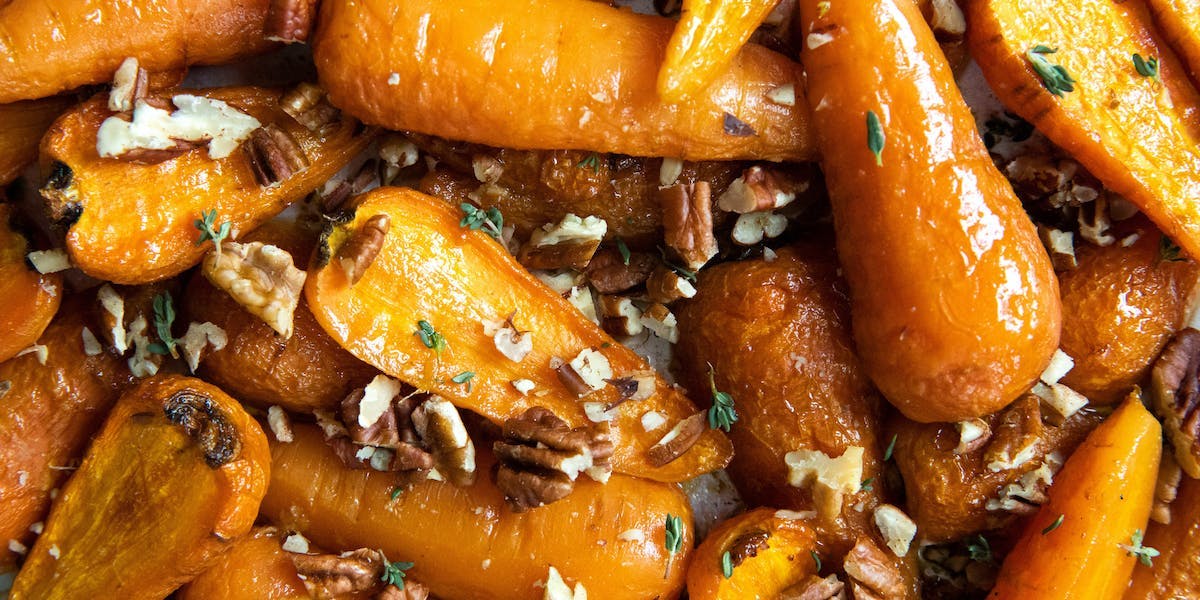 close up maple glazed roast carrots