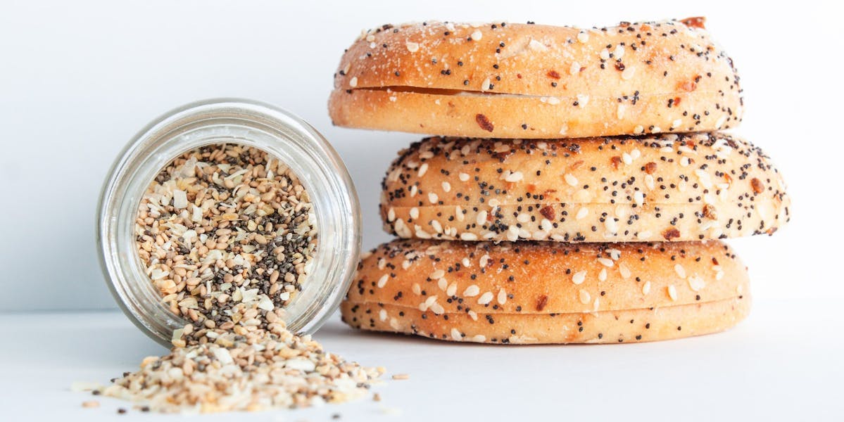 bagels with seeds