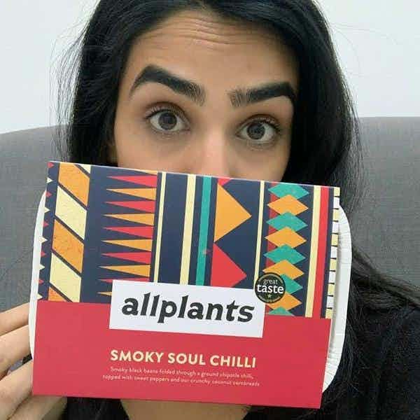 girl with allplants smoky soul chilli box