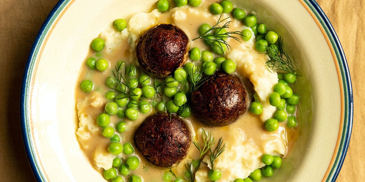 Vegan Meatballs wish vegan mashed potatoes